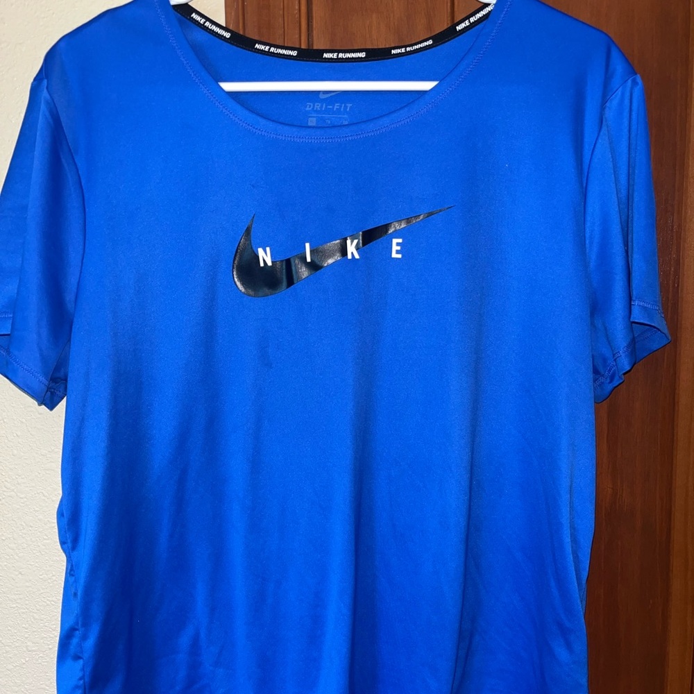 Women’s Nike running shirt